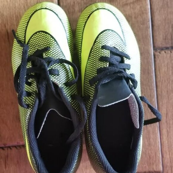 Nike soccer cleats - Picture 1 of 2